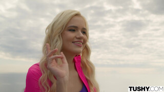 Стриптизерша Novella Night соблазнила мужика своими плясками и получила анальную еблю